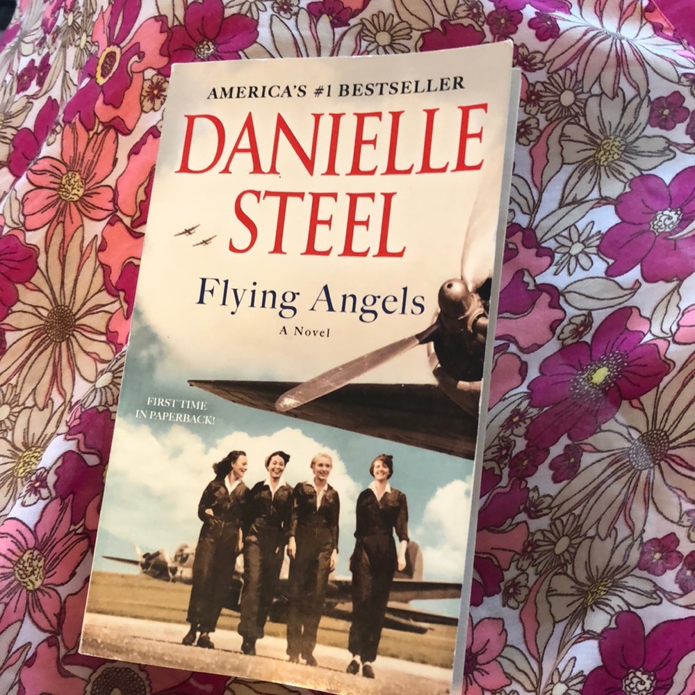 Flying Angels A Novel by Danielle Steel Excellent Book In Excellent Condition